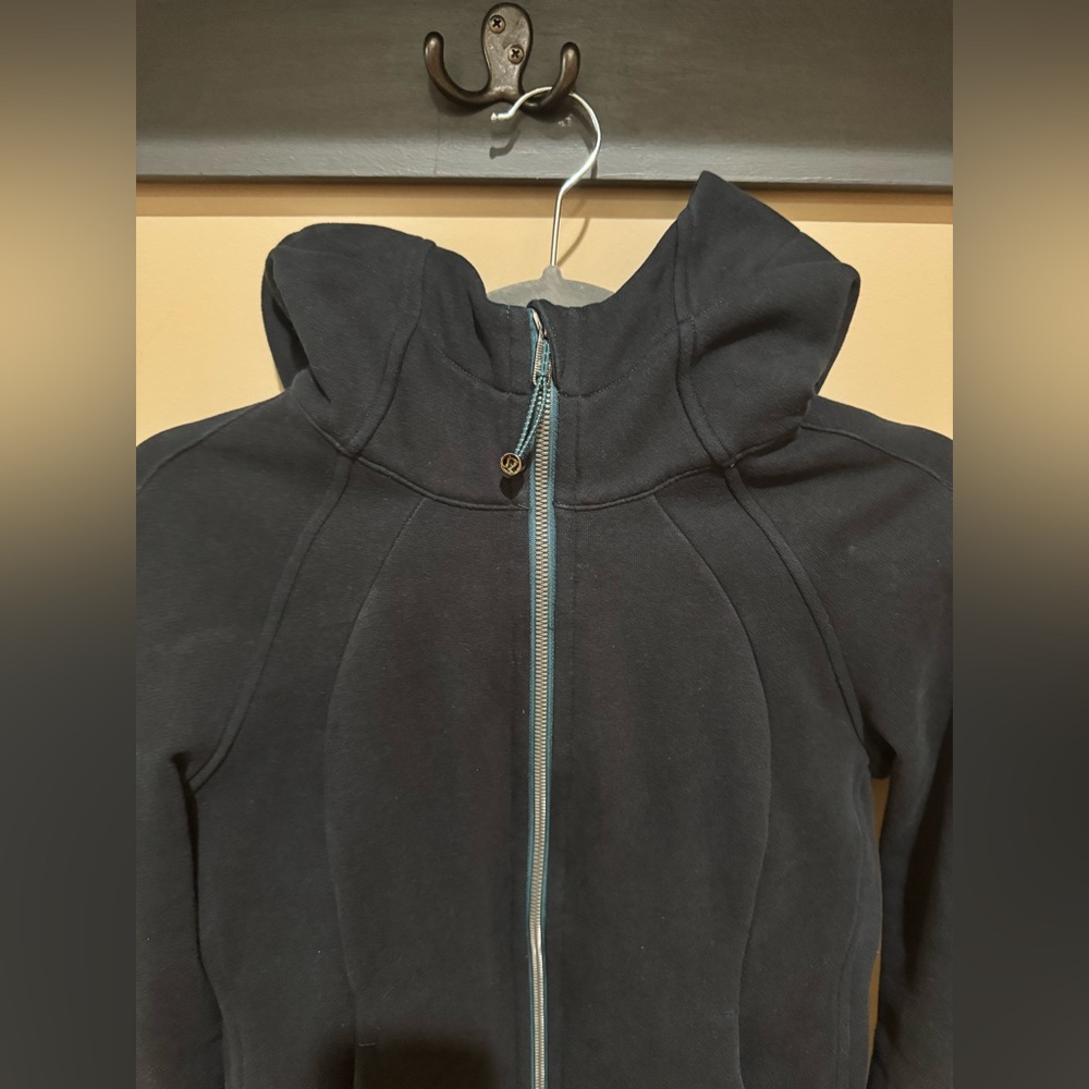 Women Lululemon Black Hoodie - Picture 3 of 4